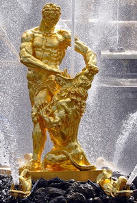 Фонтанная скульптура Самсон. Петродворец