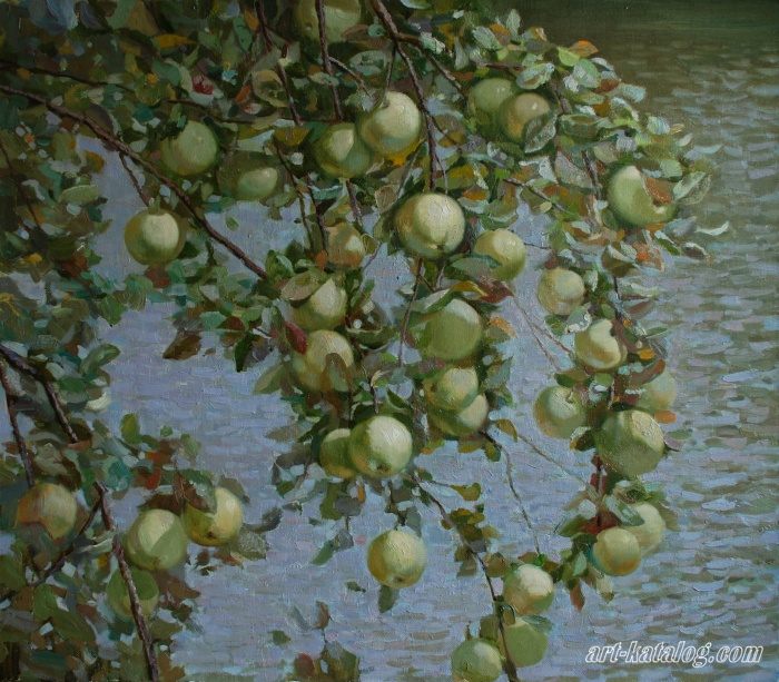 Яблоня над озером