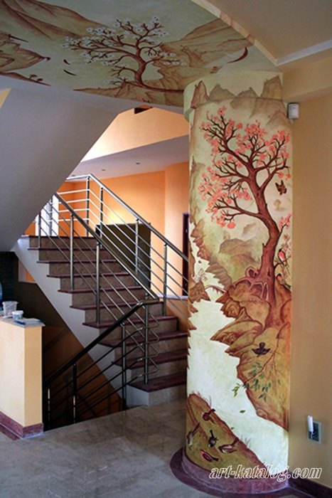 Mural of columns in Chinese style in private house in Moscow
